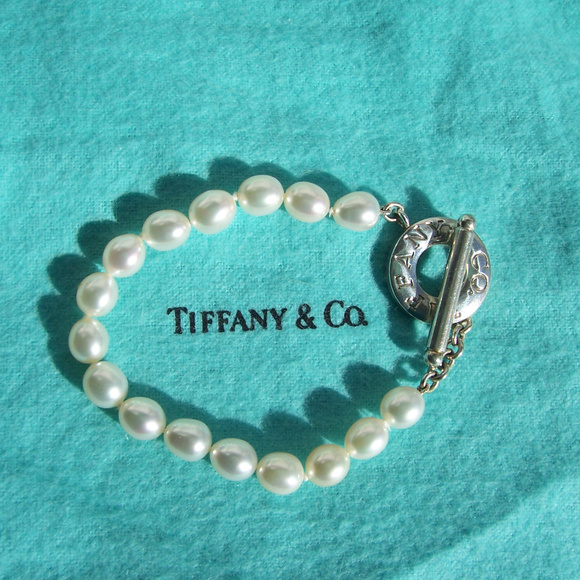 Tiffany & Co. Pearl Toggle Bracelet - Picture 1 of 6